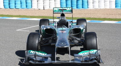 Mercedes a prezentat noua săgeată argintie - Photo