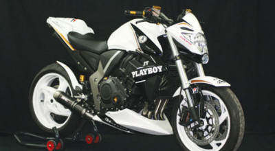Honda dezgolita frumos in playboy - Photo