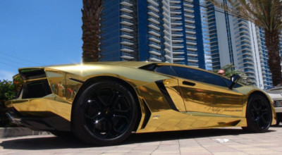 Lamborghini Aventador complet aurit - Photo