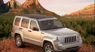 Chrysler recheamă în service maşinile cu probleme la sistemul de frânare - Photo