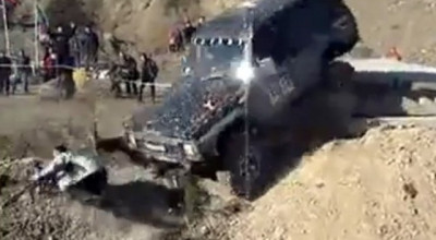 Cameraman calcat in timpul unui raliu off-road - Photo