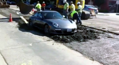 Blocat în ciment, cu un Porsche 911 - Photo