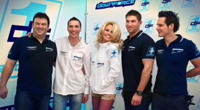 Pamela Anderson pe pistă - Photo