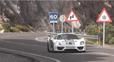 Porsche 918 Spyder Martini surprins prin oras - Photo