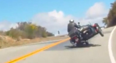 Motocicleta cu atas - Pe doua roti - Photo