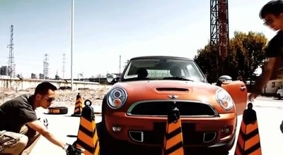 Cum a obtinut Mini recordul pentru parcarea laterala - Photo