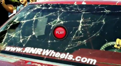 Puterea sunetului sparge parbrizul unui Nissan - Photo