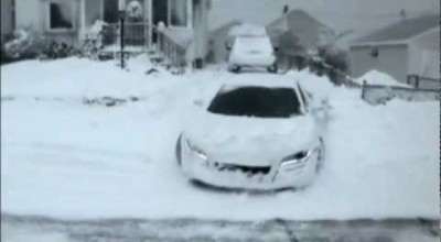 Iernile grele ne cer sa conducem Audi R8 - Photo