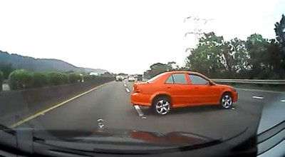 Cum să eviţi un obstacol pe autostradă - Photo