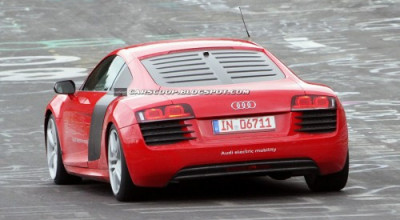 Imagini spion cu Audi R8 e-Tron - Photo