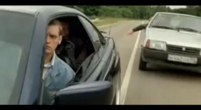 Ce păţeşti dacă te bagi în depăşire pe linie continuă! - Photo