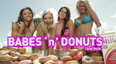 Fete frumoase, Toyota IQ, lapte şi gogoşi - Photo