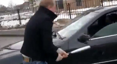 Şmecher violent în trafic primeşte o lecţie dură - Photo