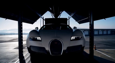 Bugatti Veyron, pe pistă, sub muntele Fuji - Photo