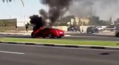 Ferrari in flacari, pe o sosea din Dubai - Photo