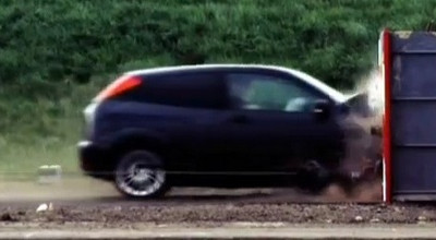 Ford Focus - Impact cu un zid la 193 km/h - Photo