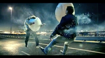 Reclamă la airbag-urile Mercedes-Benz - Photo