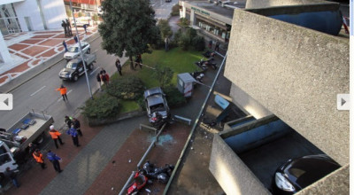 Un Ford Mustang GT „zboara” trei etaje - Photo