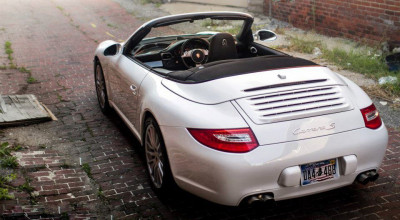 Porsche 911 Cabrio cu scaun faţă central - Photo