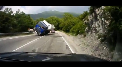 Uşor cu tirul în curbă! - Photo