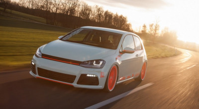 Un Volkswagen Golf 7 fosforescent - Photo