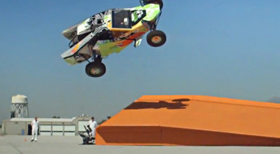 Hot Wheels continuă să uimescă prin trucurile sale - Photo