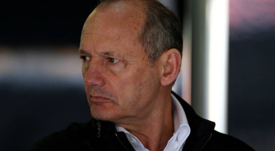 Ron Dennis a revenit în funcţia de CEO al McLaren Group - Photo