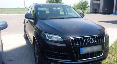 Doi moldoveni au încercat să introducă în țară două automobile furate, un Audi şi un Mercedes! - Photo