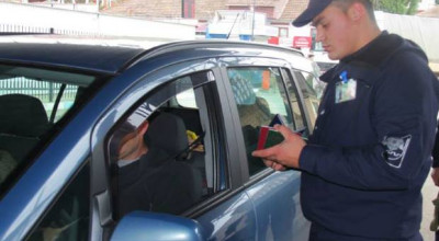 Doi șoferi au vrut să INTRE în RM cu permise de conducere FANTEZISTE - Photo