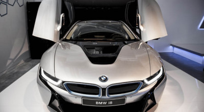 BMW i8 obține titltul Engine of the year 2015 . - Photo