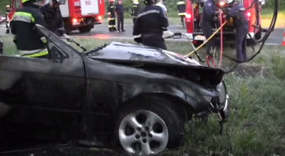 Alte trei persoane au decedat într-un accident rutier. BMW-ul a luat foc imediat după impact! - Photo