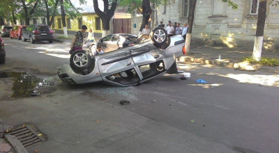 Din nou taxi şi din nou răsturnat! Doar că nu mai e Dacia ci Renault :) - Photo