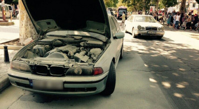 I-a luat foc BMW-ul din mers! Noroc de poliţiştii care au intervenit la timp! - Photo