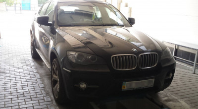 Un BMW X6 ÎNMATRICULAT în Ucraina, reținut la frontiera moldo-română - Photo