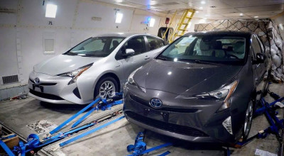 Toyota Prius de generaţie nouă a fost surprinsă complet dezgolită - Photo
