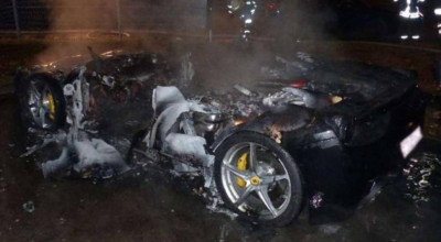 Și bogații plâng // Fiul unui milionar elvețian și-a incendiat supercarul Ferrari, pentru că vroia un automobil nou din contul companiei de asigurări. - Photo