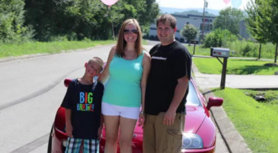 Cel mai inedit mod de a anunța prietenii și familia că aștepți o fetiță! - Photo