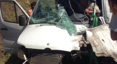 Accident grav în raionul Hâncești cu implicarea microbuzului de pe ruta Chișinău - Cahul! - Photo