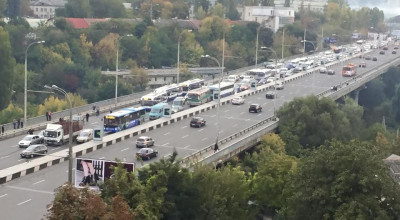 Atenţie Şoferi! Accident în lanţ pe viaduct cu implicarea a cinci automobile! - Photo