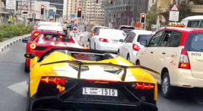 Arde, uite cum arde! Încet dar sigur, un Lamborghini Aventador ia foc în trafic! (VIDEO) - Photo