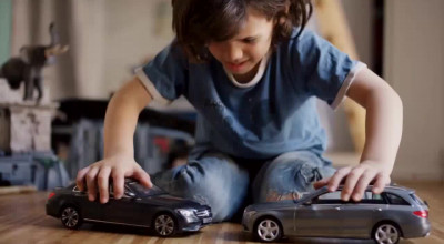 Mercedes-Benz îţi aminteşte de copilărie cu un nou spot amuzant. Promovează siguranţa!(VIDEO) - Photo