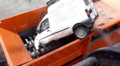 Acest utilaj îţi poate transforma maşina de vis în materie primă în mai puţin de 2 minute! (VIDEO) - Photo
