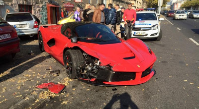 Încă unul din cele 499 de modele Ferrari LaFerrari produse a fost accidentat! - Photo