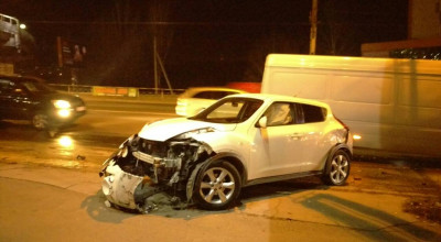 Scurgerile de apă dintr-o spălătorie s-au transformat în gheaţă pe şosea. Ce s-a întmâplat ulterior vedeţi în imagini! - Photo