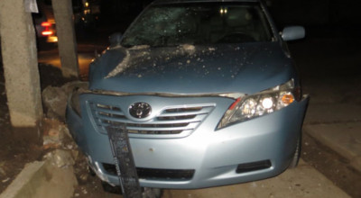 Curată dar tamponată! Astfel şi-a aflat maşina o şoferiţă care a apelat la serviciile unei spălătorii - Photo