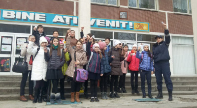 Inspectoratul Naţional de Patrulare a dăruit reflectorizante elevilor în cadrul operaţiunii 