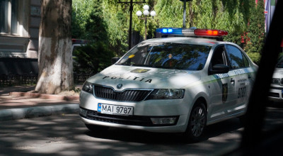 Atenţie Şoferi! Te poţi alege cu o amendă dacă transporţi copilul în maşină, fără scaunul special. - Photo