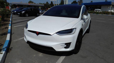 Febra EV-urilor a pătruns şi în Moldova. Primul crossover Tesla Model X a trecut hotarul ţării! - Photo