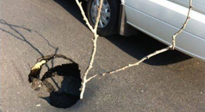 Se înmulţesc găurile negre în oraş. Iată una proaspătă pe Calea Ieşilor! - Photo