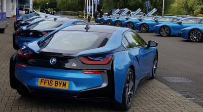 Fotbaliştii unui club din Anglia au primit câte un BMW i8 pentru victoria din Premier League - Photo